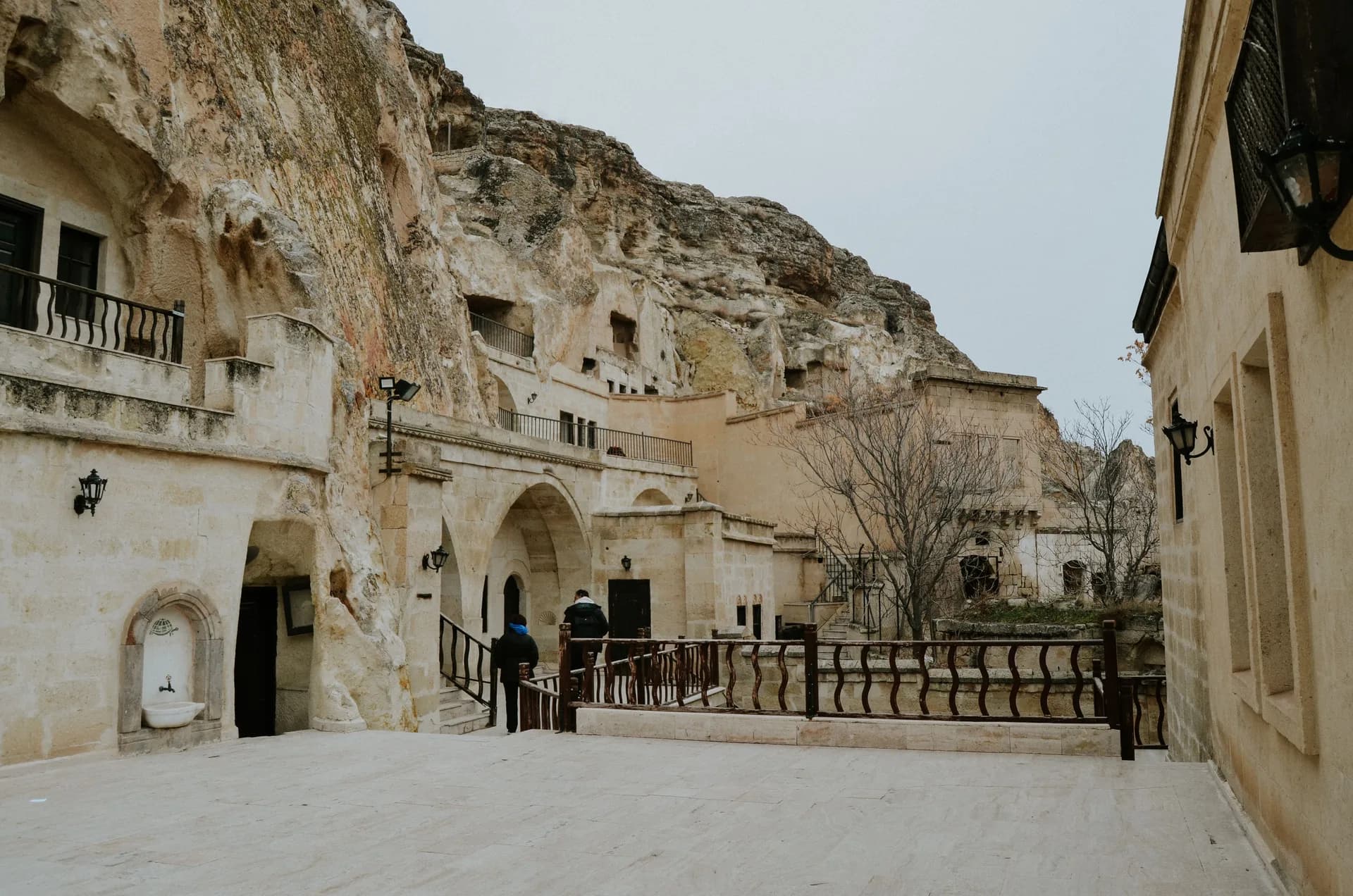 Immagine di esempio BookNoFees: stanze e terrazze scavate nella roccia in Cappadocia
