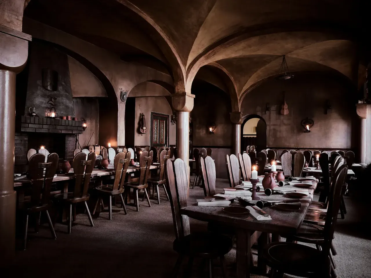 BookNoFees: Restaurant – Tafelrunde – Berlin – Tafelrunde, Foto 1