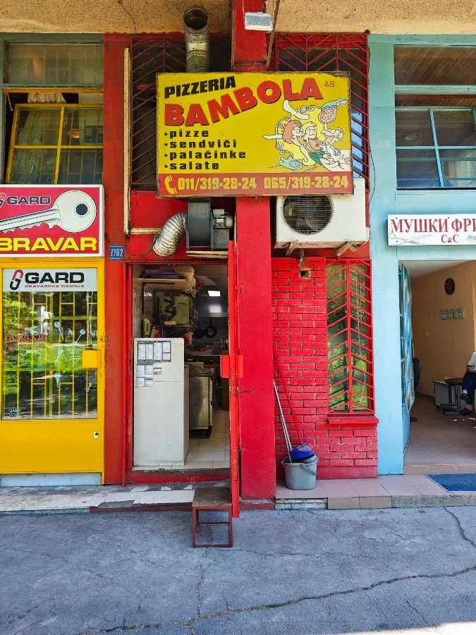 BookNoFees: Imbiss – Bambola – Belgrade – Die Farben, Foto 1