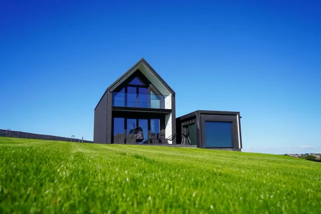 BookNoFees: Ferienwohnung in Rusinowo – Ein stilvolles Haus inmitten der Natur mit Sauna und Whirlpool