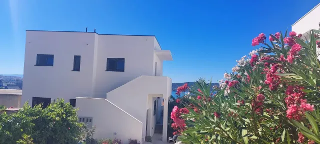 BookNoFees: Ruhige Familienunterkunft mit Meerblick – Kaštel Sućurac, Split