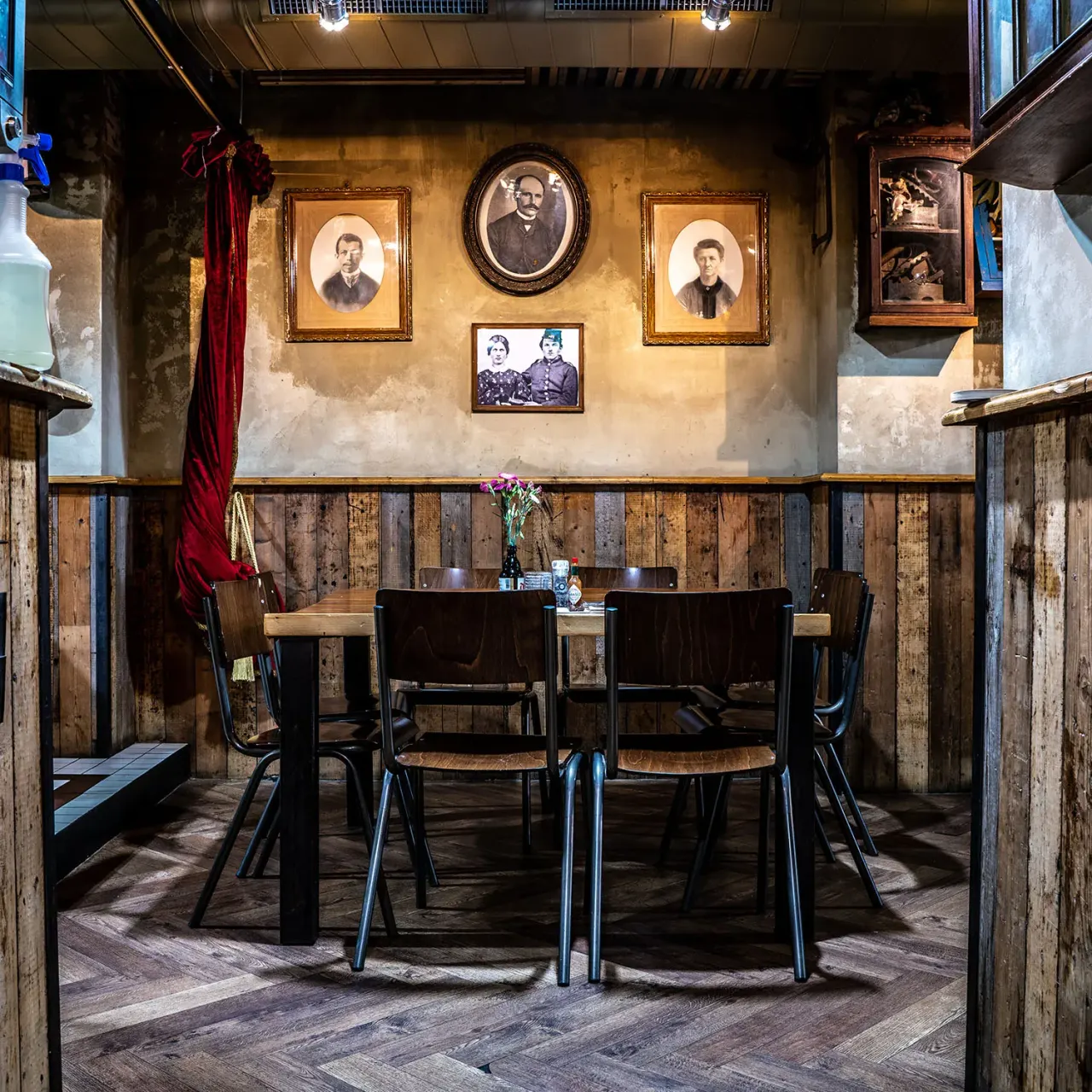 BookNoFees: Restaurant – Cannibale Royale Handboogstraat – Amsterdam – Cannibale Royale, Handboogstraat, Foto 1