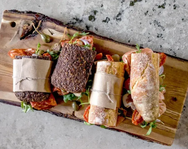 BookNoFees: Café – Helges Ost & Bageri – Copenhagen – Helges Käse & Bäckerei, Foto 2