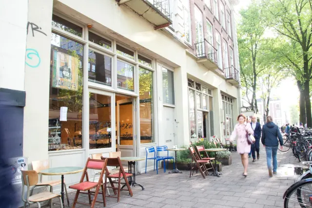 BookNoFees: Café – Bakhuys – Amsterdam – Das sind, Foto 2