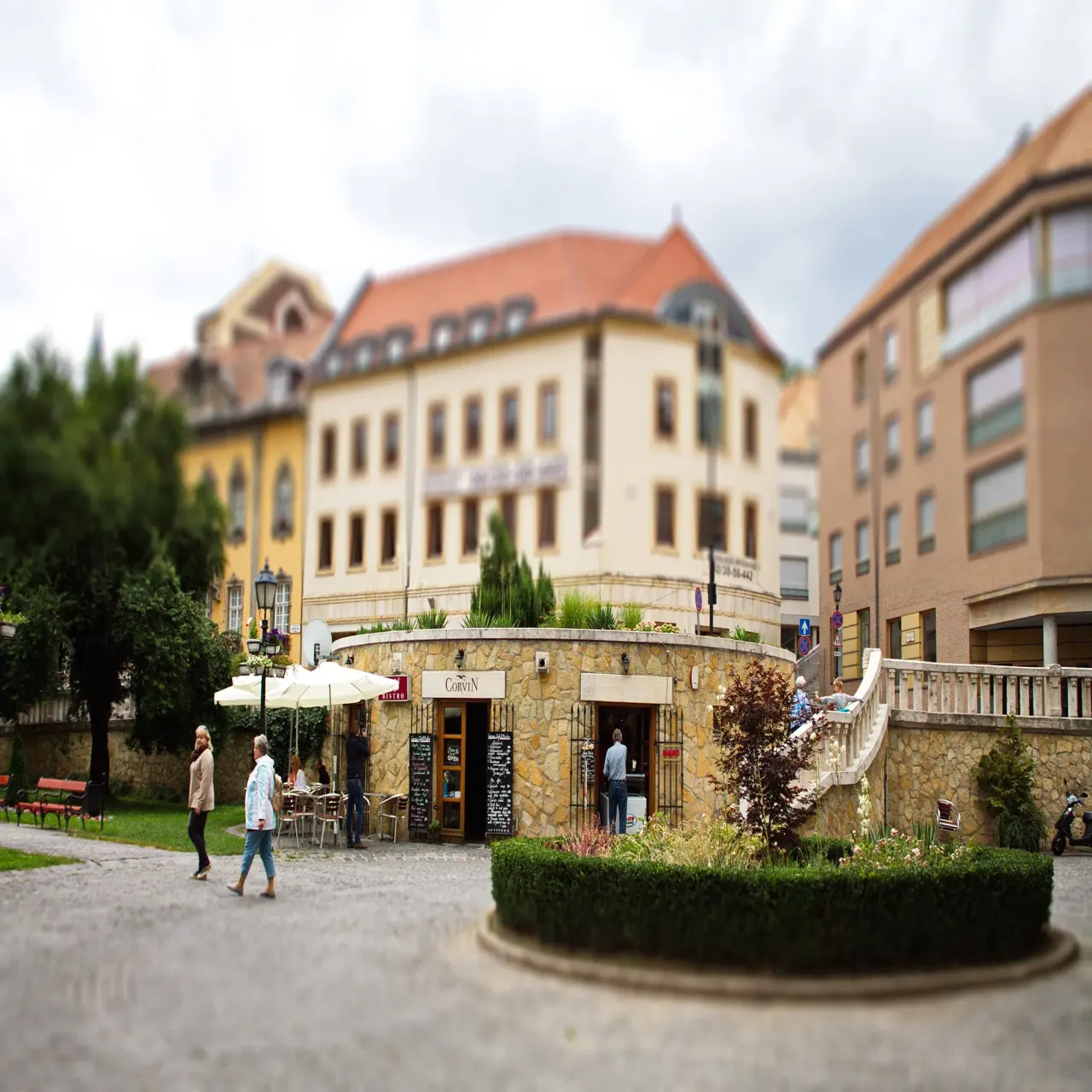 BookNoFees: Café – Corvin Kávézó – Budapest – Corvin Café, Foto 1