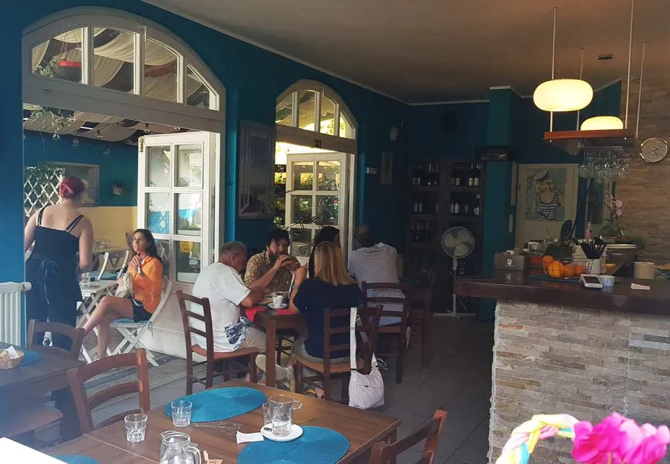 BookNoFees: Café – Cafe Capri – Ljubljana – Café Capri, Foto 1