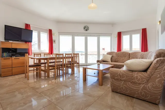 BookNoFees: Architekten-Villa mit Meerblick für grosse Gruppen und kostenfreien Strandliegen am Badestrand – Medulin
