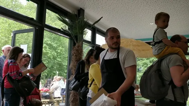 BookNoFees: Café – Brown And Green Life – London – Braunes und grünes Leben, Foto 3