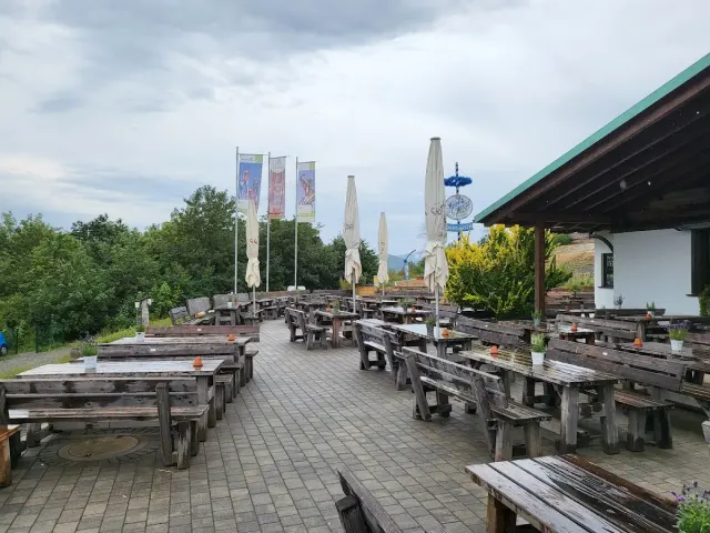 BookNoFees: Der Hasenstall – Die Hütte am Bromberg, Medebach
