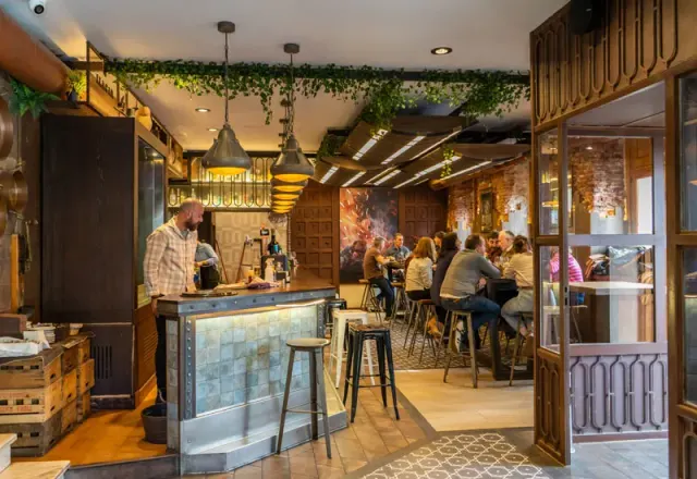 BookNoFees: Restaurant – Llagar La Llobera – Madrid – Kellerei La Llobera, Foto 3
