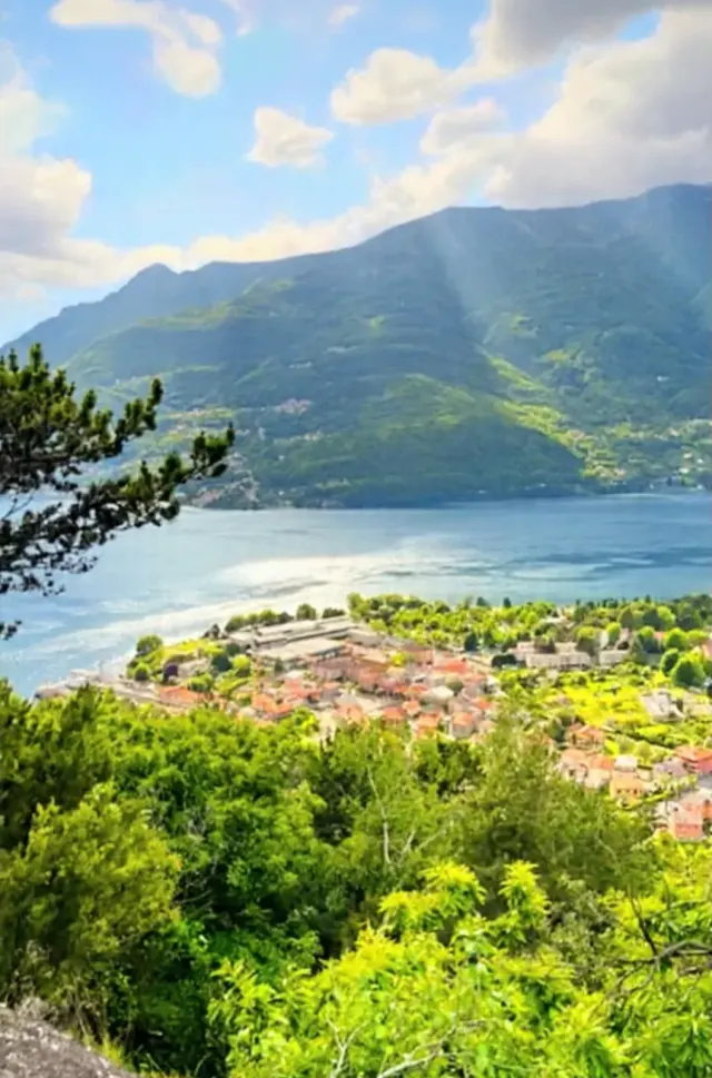 BookNoFees: COMER SEE Dervio – DERVIO
