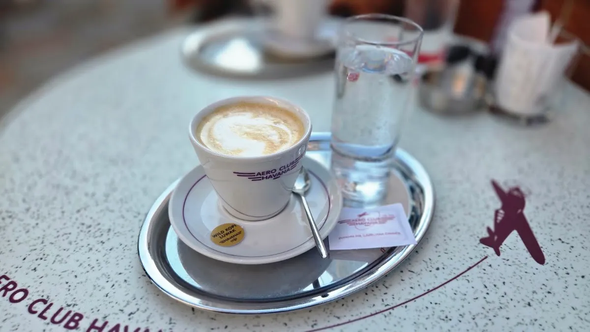 BookNoFees: Café – Aero Club Havana – Ljubljana – Aero-Club Havanna, Foto 1