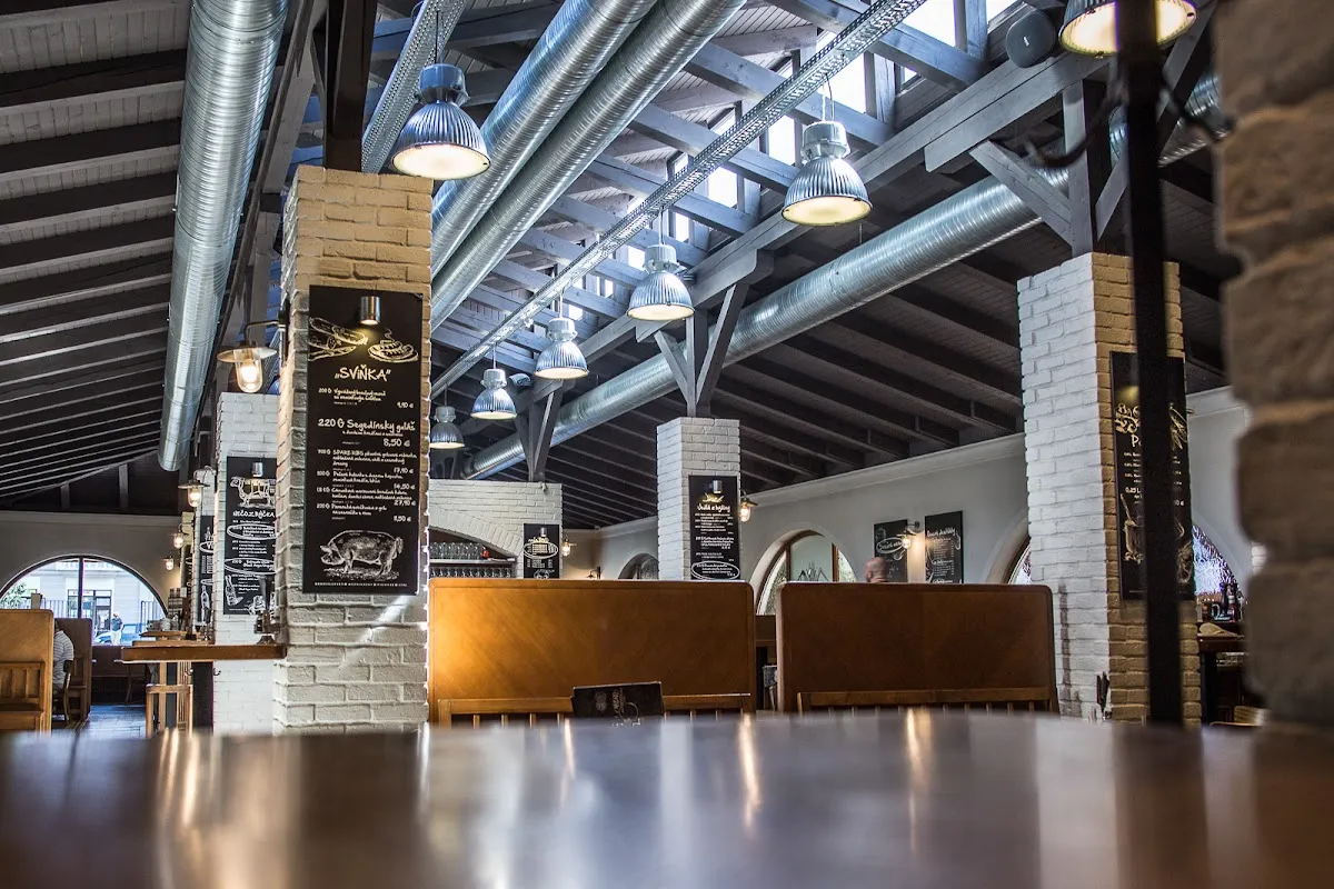 BookNoFees: Restaurant – Meštiansky pivovar - Pivovarská reštaurácia – Bratislava – Stadbrauerei – Brauereirestaurant, Foto 1
