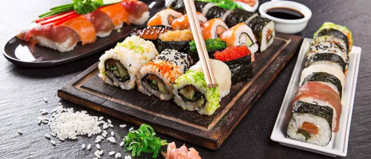 BookNoFees: Restaurant – Sakura Maru – Madrid – Kirschblütenboot, Foto 1