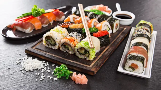 BookNoFees: Restaurant – Sakura Maru – Madrid – Kirschblütenboot, Foto 2