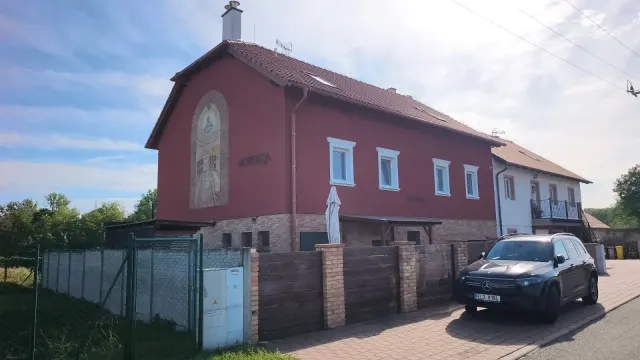 BookNoFees: Ferienwohnung mit Terrasse – Jevišovka