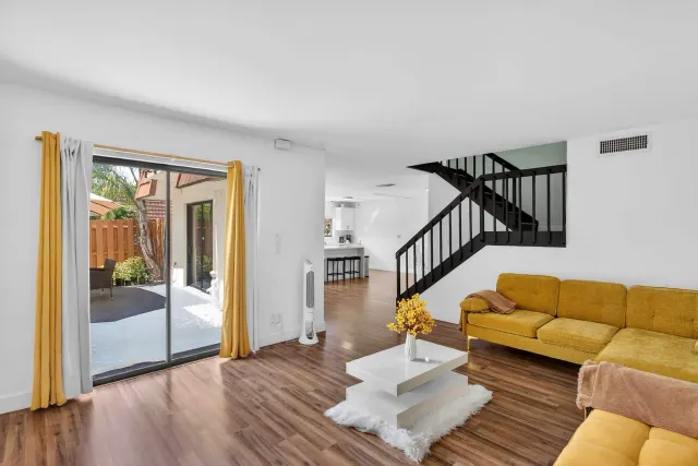 BookNoFees: Ferienwohnung in Fort Myers – Helles Reihenhaus mit eigener Terrasse und Zugang zum Pool