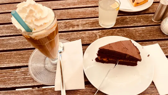 BookNoFees: Café – Café Behring – Berlin – Café Behring, Foto 3
