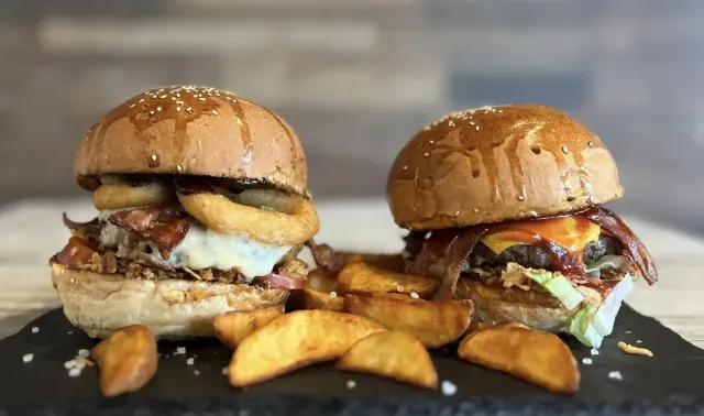 BookNoFees: Imbiss – Burger Sziget – Budapest – Burger-Insel, Foto 2