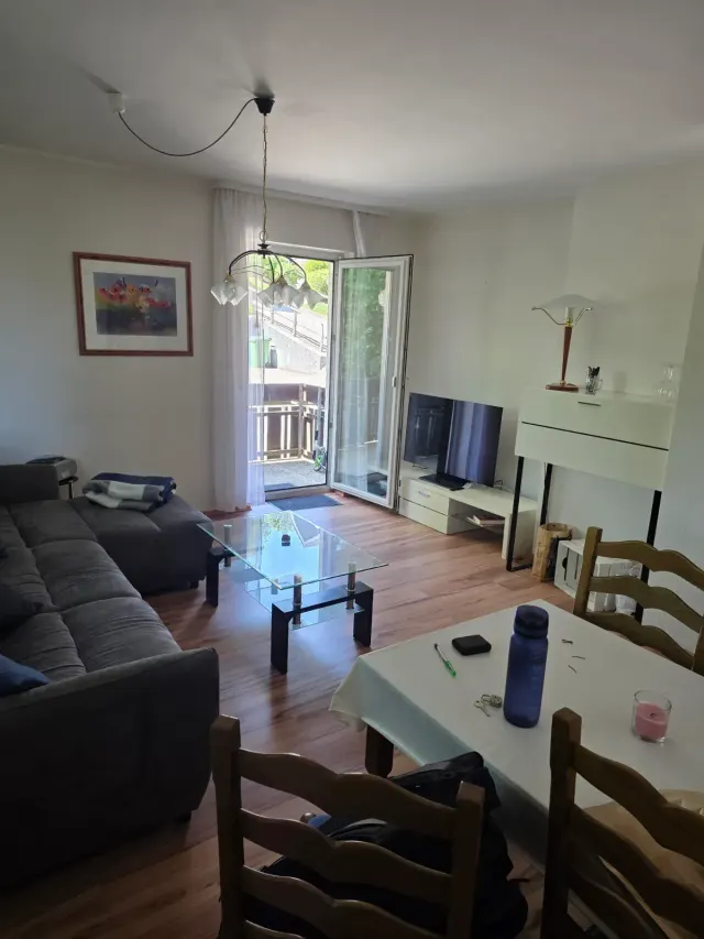 BookNoFees: Ferienwohnung in Willingen – Ruhige Ferienwohnung im Grünen mit Balkon und kostenlosen Parkplätzen