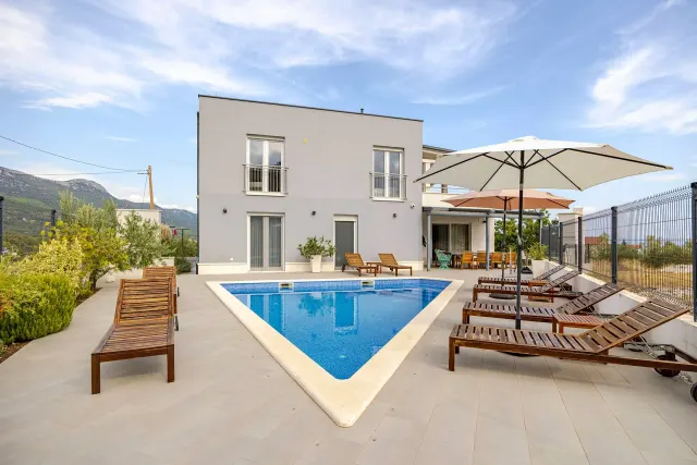 BookNoFees: Villa Mila Kastela – Ferienwohnung – Kaštel Novi