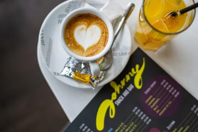 BookNoFees: Café – Johnny Snack and Bar – Belgrade – Johnny Snack & Bar, Foto 3
