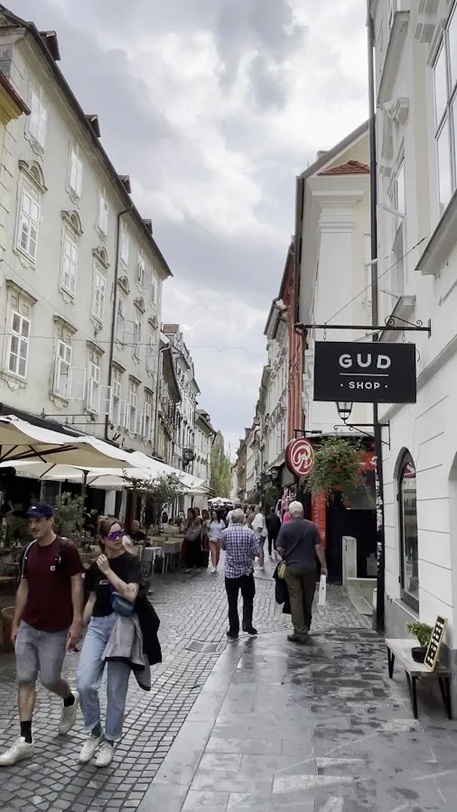 BookNoFees: Restaurant – Valvas'or – Ljubljana – Valvas'or, Foto 3