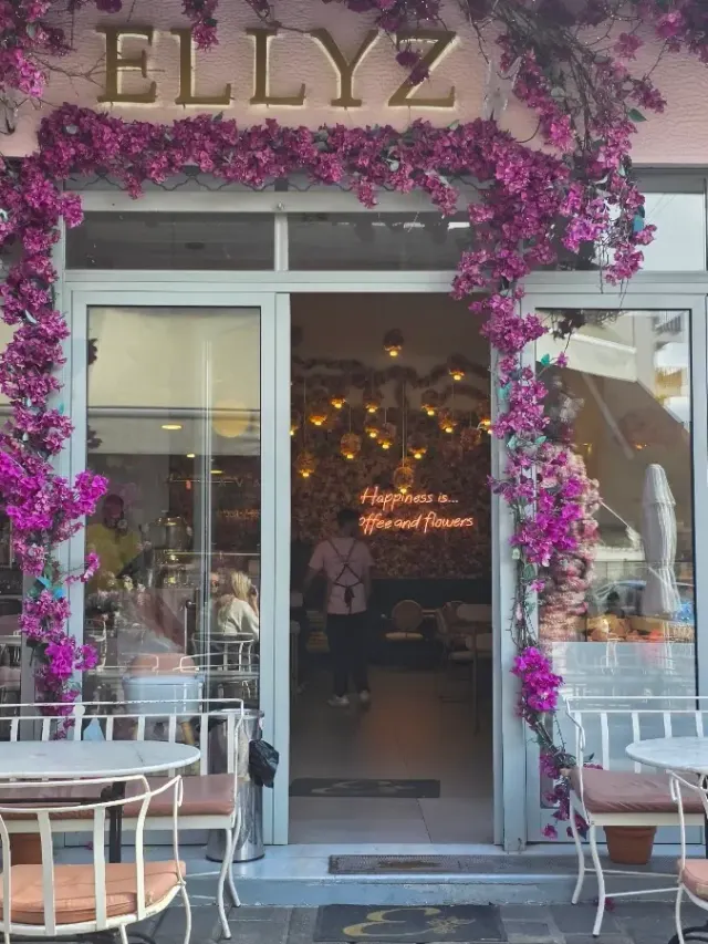 BookNoFees: Ellyz, Athens