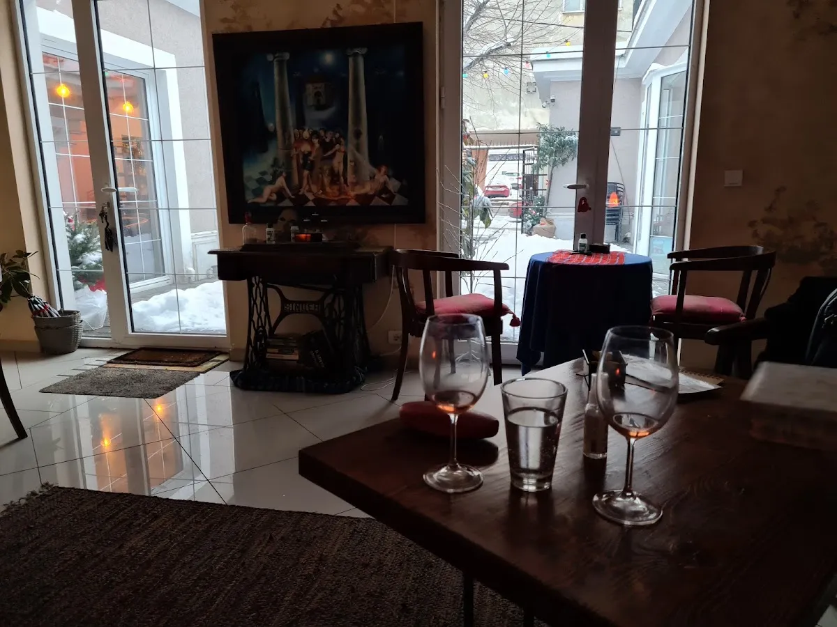 BookNoFees: Café – Kabinet ARK – Belgrade – ARK-Kabinett, Foto 1