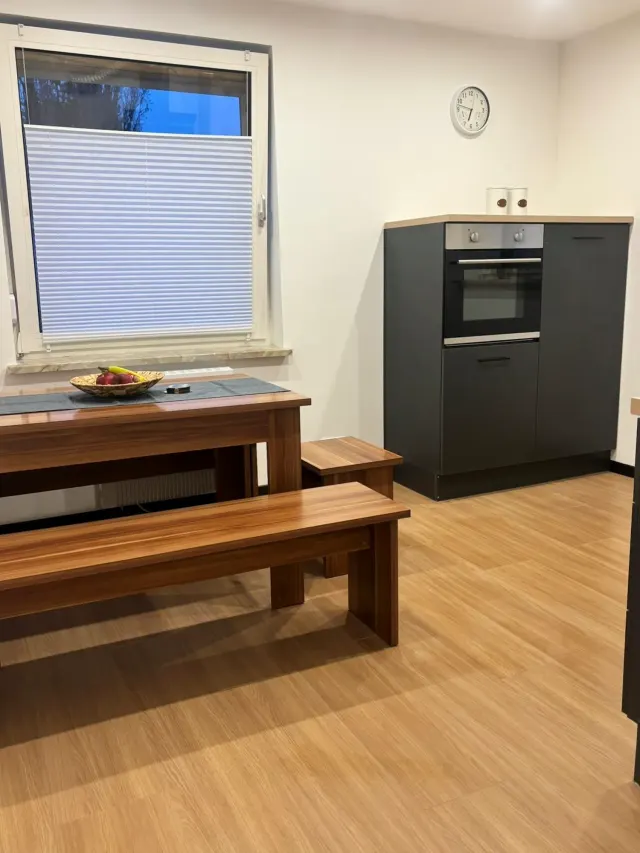 BookNoFees: Ferienwohnung in Bodenwerder – Moderne Erdgeschosswohnung mit Garten und Grill