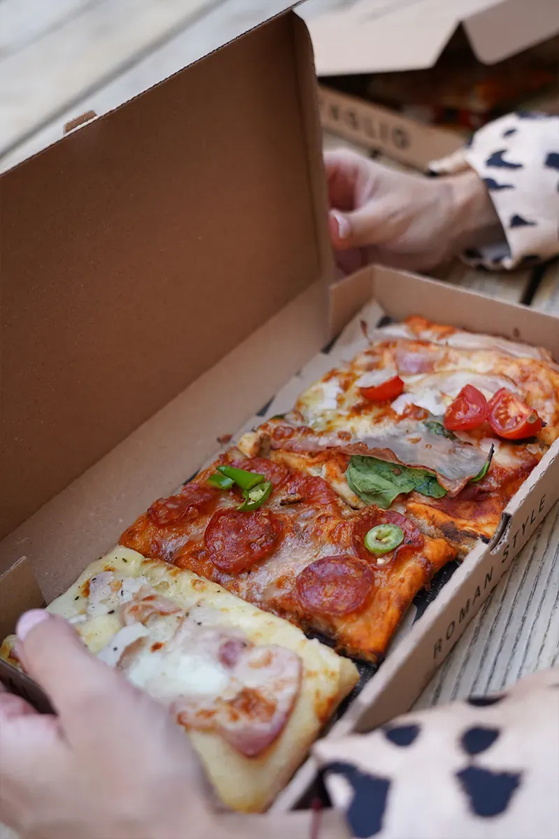 BookNoFees: Restaurant – Treevi Pizza Al Taglio – Bucharest – Treevi Pizza zum Stück, Foto 1