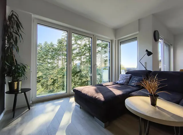 BookNoFees: Stilvolle Wohnung mit Balkon und Blick auf einen begrünten Innenhof – Hamm