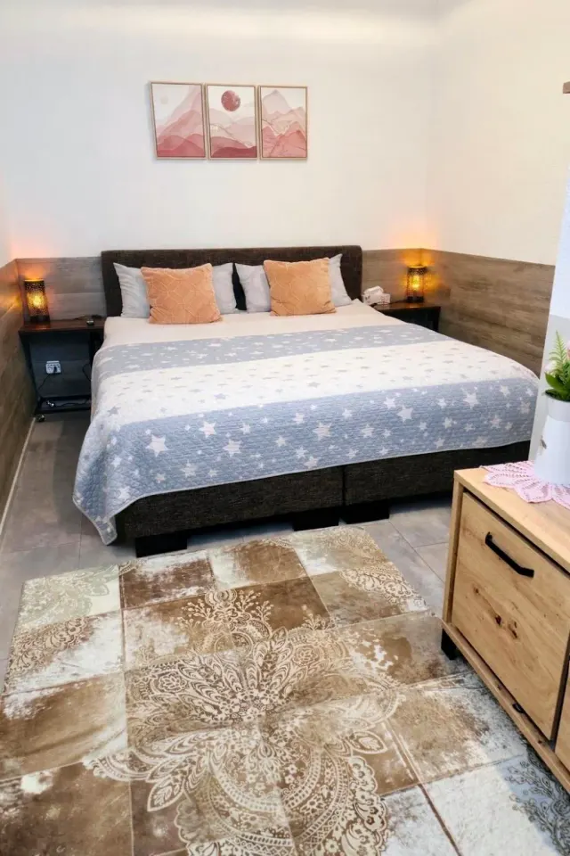 BookNoFees: Ferienwohnung in Rheinstetten – Barrierefreie Galeriewohnung mit eigenem Eingang