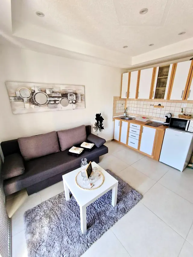 BookNoFees: Ruhige Ferienwohnung mit Balkon und Meerblick – Vir