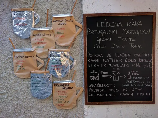 BookNoFees: Café – Kavarna Natura – Ljubljana – Café Natura, Foto 2