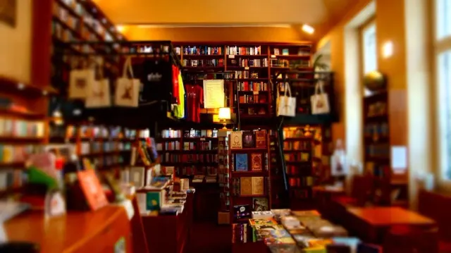 BookNoFees: Café – Globe Bookstore & Café – Prague – Globe Buchhandlung & Café, Foto 3