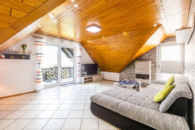 BookNoFees: Ferienwohnung Robinson in Balve mit Kamin und Gartenblick – Balve