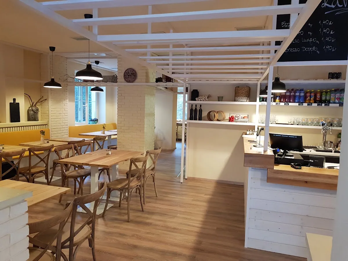 BookNoFees: Imbiss – Šestka Canteen – Bratislava – Canteen 6, Foto 1