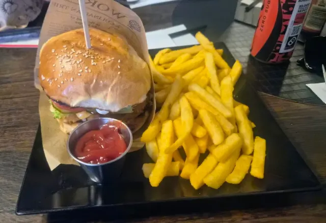 BookNoFees: Restaurant – Crunchy Burger – Fröndenberg – Knuspriger Burger, Foto 2