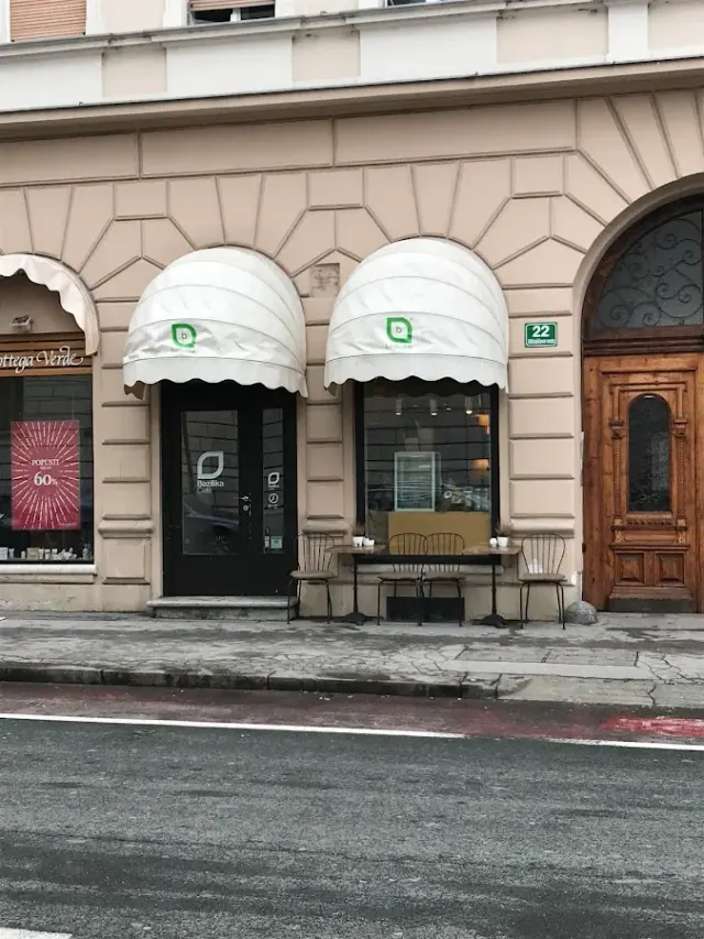 BookNoFees: Bazilika Café, Ljubljana