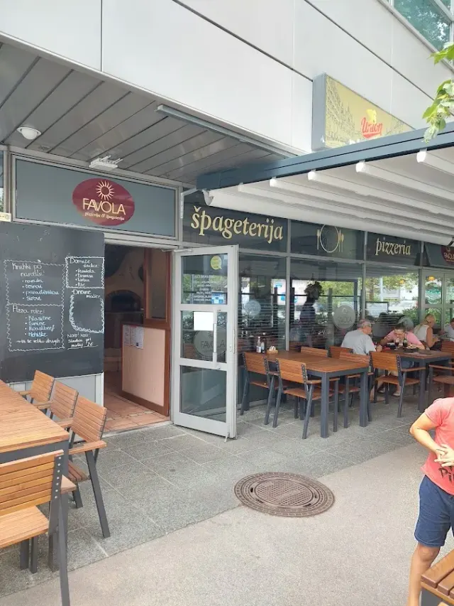 BookNoFees: Favola, Ljubljana