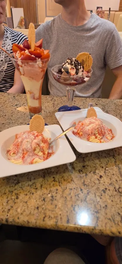 BookNoFees: Restaurant – Eiscafe San Remo – Hattingen – Eiscafé San Remo, Foto 2