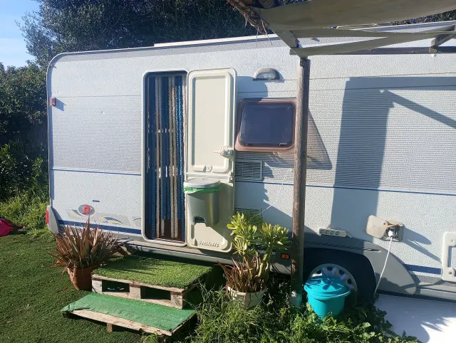 BookNoFees : location de vacances à El Palmar De Vejer – Caravane vintage restaurée avec terrasse et jardin