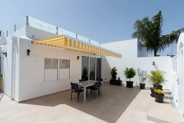 BookNoFees : location de vacances à Playa Del Ingles – Casa Kriki : bungalow de luxe avec terrasse sur le toit dans le complexe Holycan
