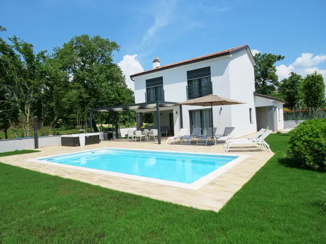 BookNoFees: Villa Cerasela | Villa élégante près de Rovinj avec piscine, jacuzzi et barbecue – Kanfanar