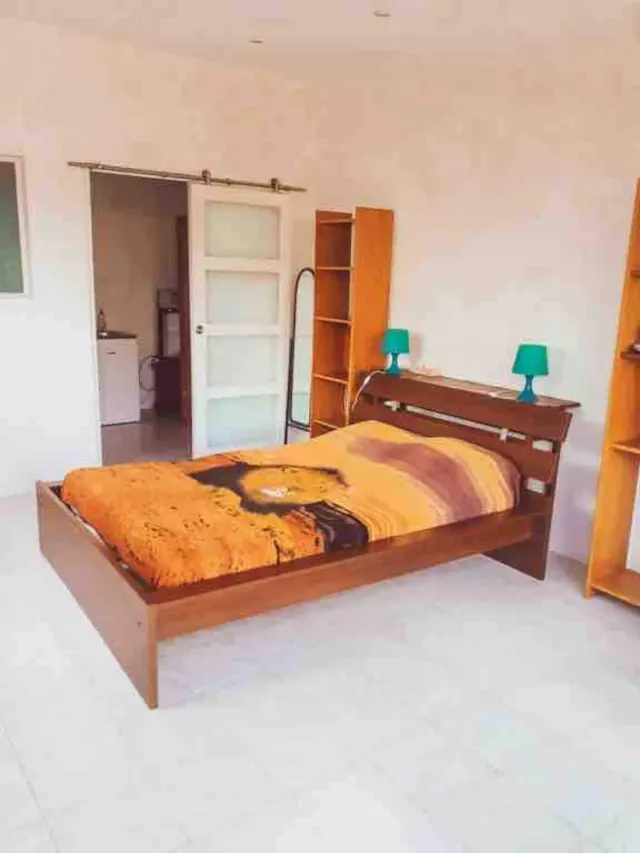 BookNoFees: Tranquillo bungalow con patio fiorito e cucina estiva – Agde