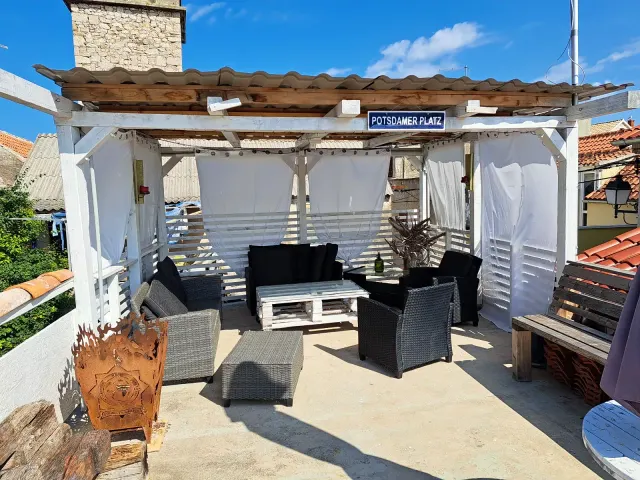 BookNoFees: Tranquillo appartamento per le vacanze con balcone e barbecue – Krapanj