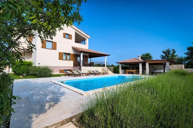 Spaziosa villa con piscina e vasca idromassaggio, Štokovci