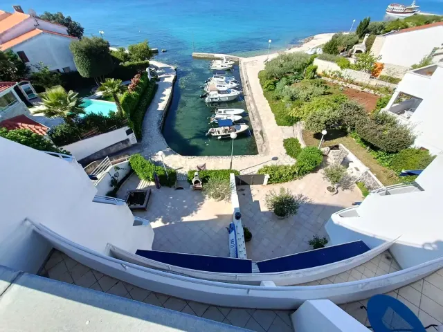 BookNoFees: Tranquillo appartamento in posizione centrale con balcone vista mare – Petrcane