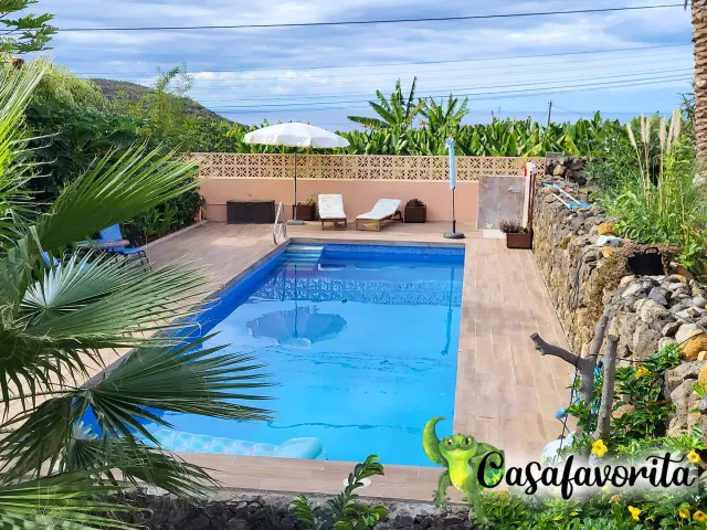 BookNoFees: casa vacanza a Buen Paso – Terrazza con piscina, lettini, ombrellone e vista sul mare